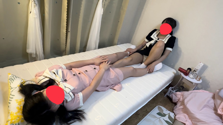 親友女子同士の電気アンマ！鼠蹊部くすぐり！ サンプル画像 4