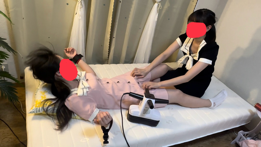 親友女子同士の電気アンマ！鼠蹊部くすぐり！ サンプル画像 6