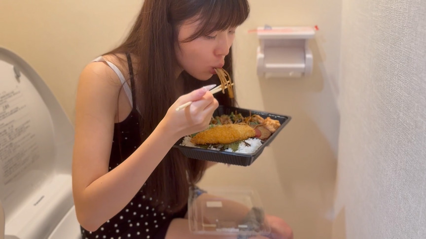ちかちゃんトイレで早弁 サンプル画像 2