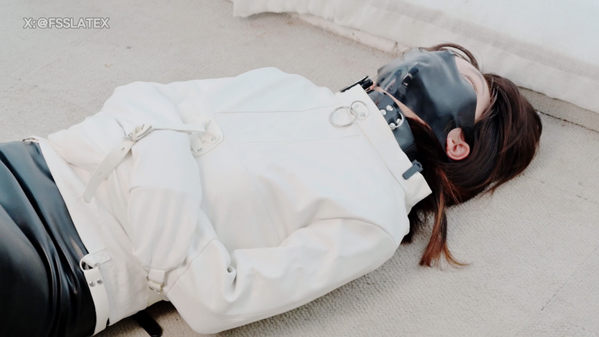 革に包まれる女 サンプル画像 2