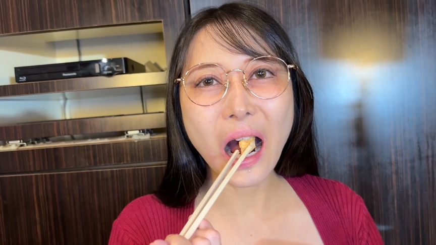 巨乳美女の唾液グチャグチャ咀嚼シーン！ サンプル画像 3