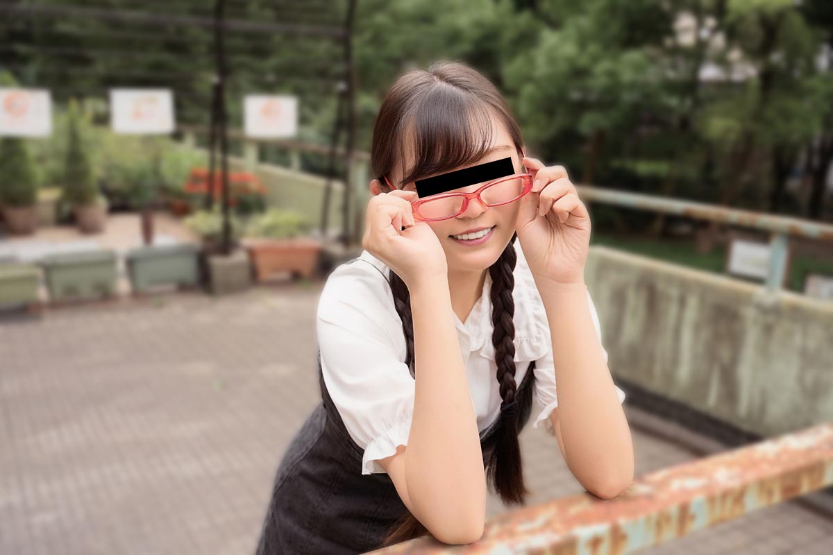 お尻の開発にも興味津々な赤メガネ娘 サンプル画像 3