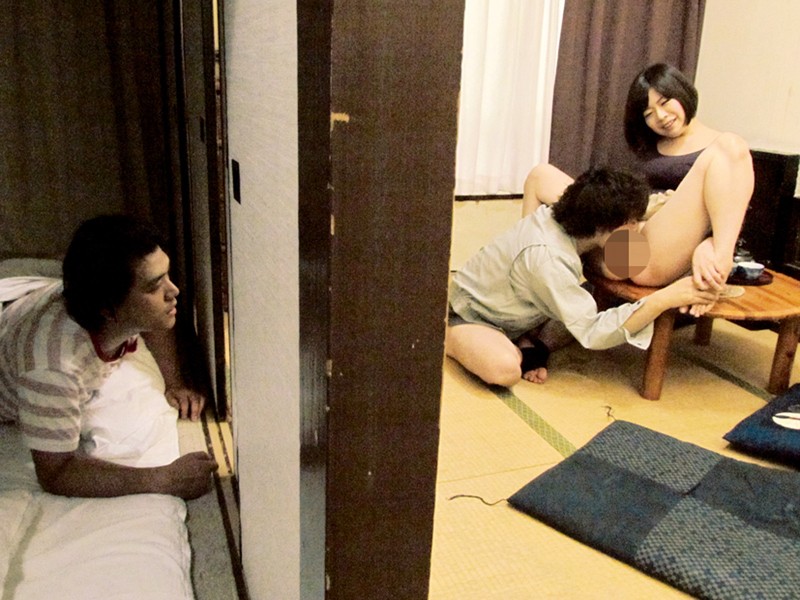 母さんがガテン系のお兄さんに駅弁セックスされてめっちゃ喜んでる!2 サンプル画像 6