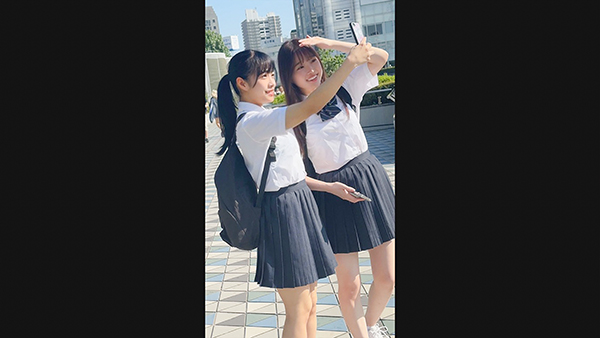 【ブラック修学旅行】田舎JK2人組 地元から離れた東京にて性的イジメ 観光地パンチラ・おやすみ生ハメ・旅館でハード××× サンプル画像 1