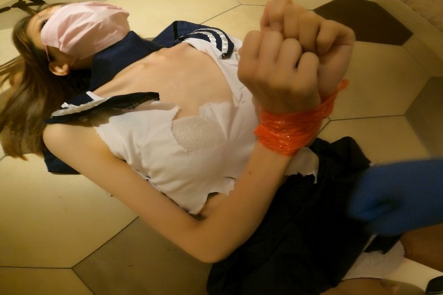38kgスレンダー美少女に腹パンチ&白目剥き●●●ファック分割版2 サンプル画像 8