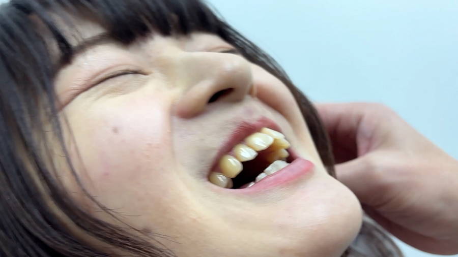 【HD】街角で声をかけてくすぐりさせてもらう 飲食店アルバイト みこちゃん サンプル画像 12