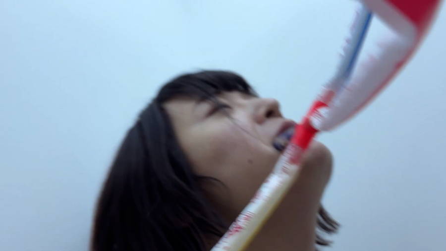 【HD】街角で声をかけてくすぐりさせてもらう 飲食店アルバイト みこちゃん サンプル画像 3