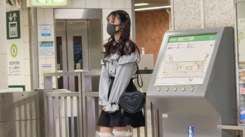 メンコンにドハマりしちゃっている19歳無職のみなみちゃん。性格はキツくて扱いにくいけど大量報酬を餌にして中出し乱交ハメ撮り撮影了承してくれちゃいましたwww サンプル画像 1