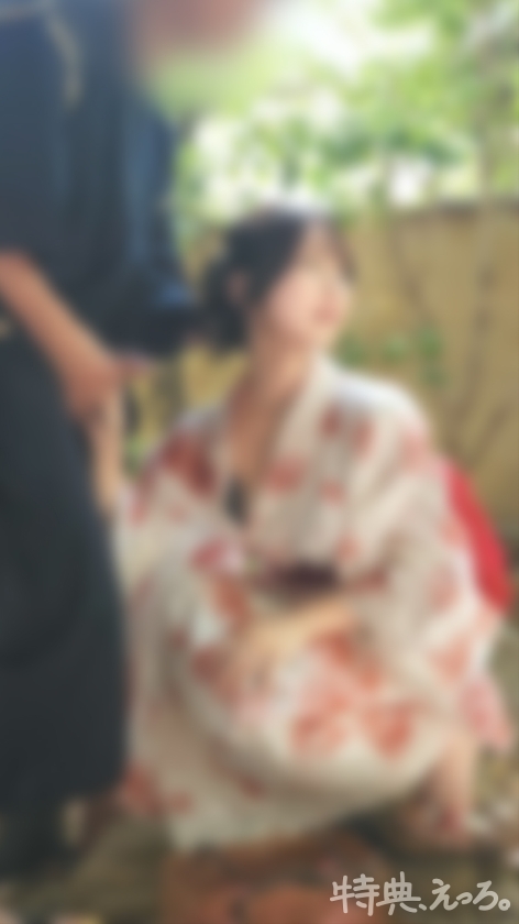 俺と付き合ってると勘違いしてるこの子、イチャラブに憧れてるっぽいから「好き」って耳元で囁いたら、そのまま中出しOKしてくれる都合のいい超絶美少女。浴衣もベッドも潮でビチャビチャにしちゃう本物のビッチじゃん…可哀想に【特典映像付き】 サンプル画像 10