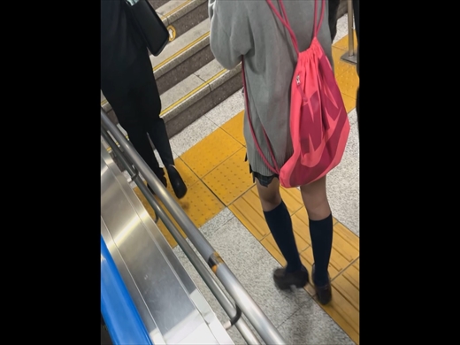 素人プレイ日記２９１TRAIN目★超ミニスカのワカメちゃん女子の生態 サンプル画像 1