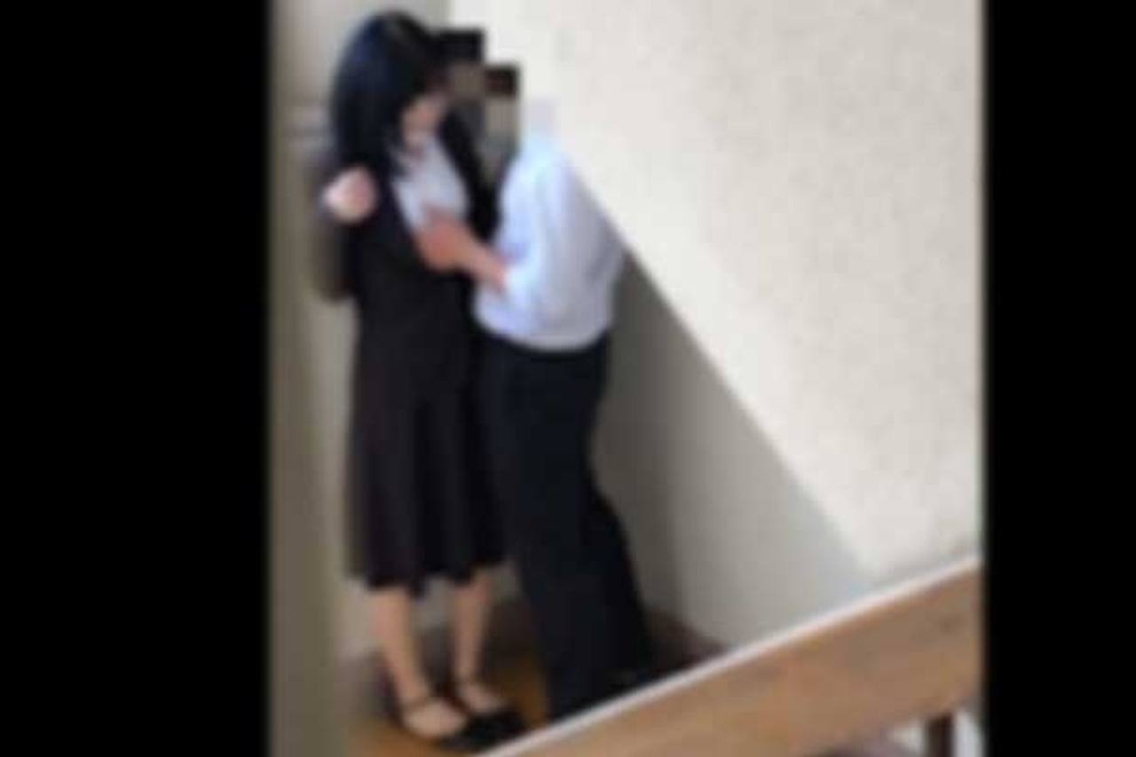 ※20日まで70％OFF※禁断の関係。美乳美尻の嫁が、隣の部屋の男◯学◯と生で合体していた... サンプル画像 1