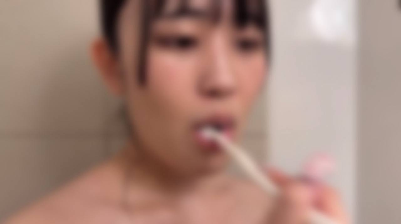 幸薄な地味顔ドM！【無】【中出し】大人しそうで素直な女の子が、言われるまま何でも従ってしまう。従順すぎるドMちゃんは、舌出しピースのまま大量中出しで堕ちていく。※特典あり サンプル画像 4