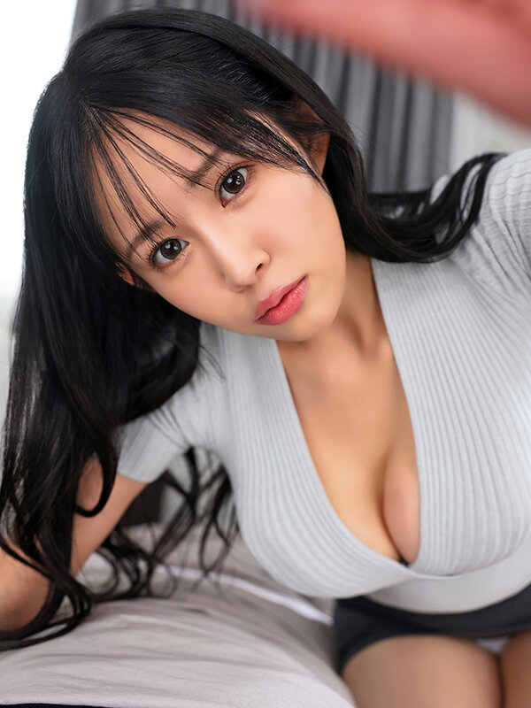 【VR】一人暮らしの僕を心配して隣の奥さんが看病してくれることになり、キスまで3cm距離の密着介抱に勃起がおさまらず「夫には内緒ね…」と接吻口封じからベロキス増し増し杭打ちピストンで何度もヌカれまくった 二羽紗愛 サンプル画像 3