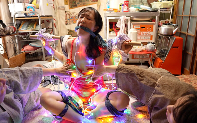 素人の縛り生中出し【色白ぽっちゃり肉便器妻編】近所のぽっちゃり奥さんは僕らのお掃除をしてくれる卑猥な肉便器雌豚でした。 成田かなこ サンプル画像 6