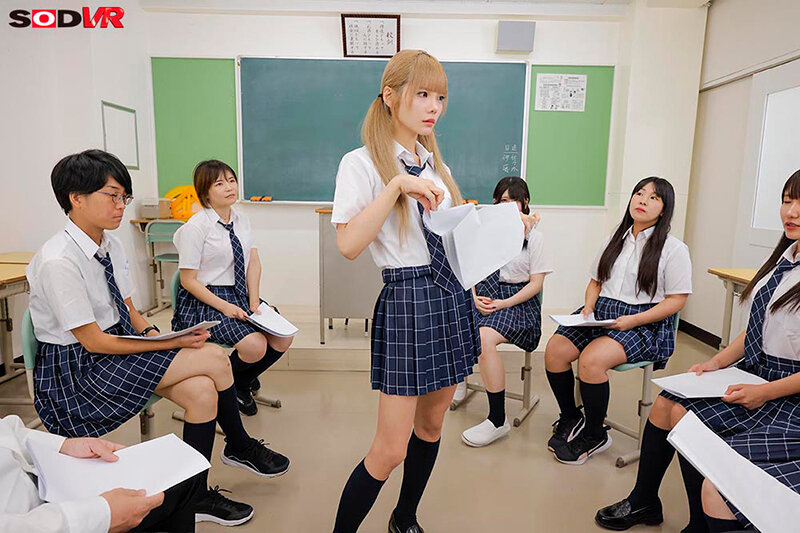 【VR】【8K】舞台『裸の女王様』主演:美澄玲衣 ウチのクラスの出し物は、生意気一軍女子の理解らせストリップ劇 サンプル画像 5