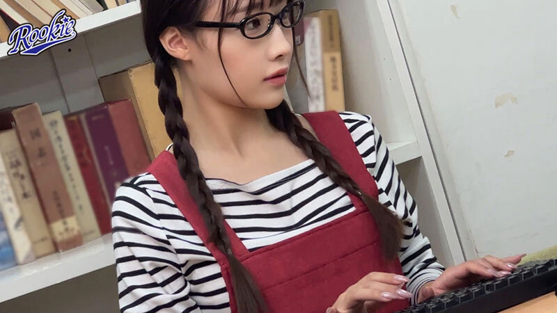 図書館で働く地味っこ眼鏡女子を館内痴●してレ●プ！イキ狂わせて完堕ち肉便器化 斉藤帆夏 サンプル画像 2