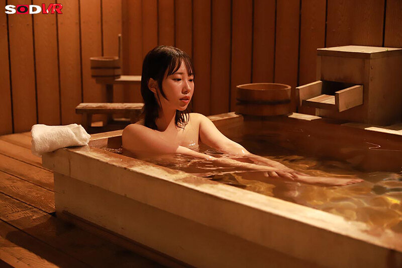 【VR】【8K】貸切温泉潜入、社員旅行中に朝勃ちレ×プ。数少ない後輩女性社員の濡れ髪と浴衣姿に…制限時間で大量膣奥射精 サンプル画像 4