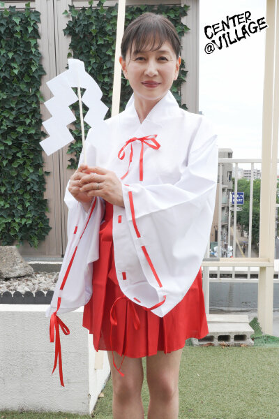 たとえば熟女がコスッたら！？そこには現実逃避の楽園がありました！ 青葉小夏 サンプル画像 2