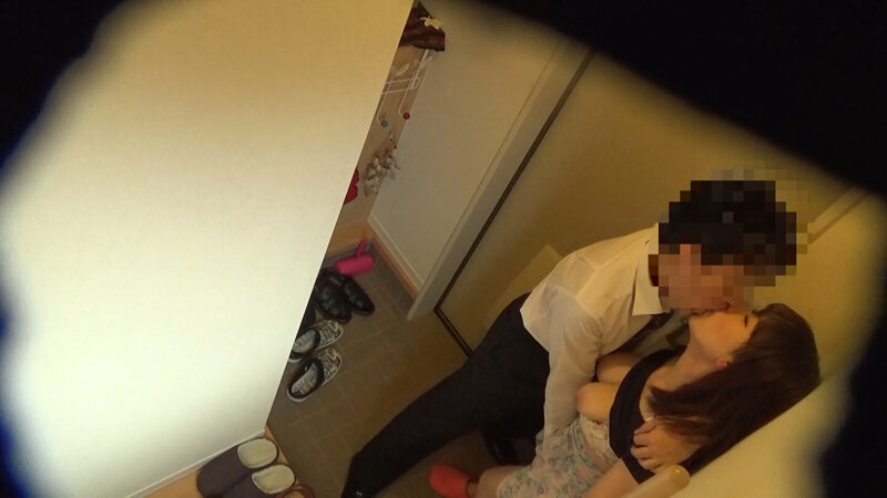 【寝取られすぎる妻】間男に跨って楽しそうに不倫セックスするなよ！ 星野ひびき サンプル画像 1