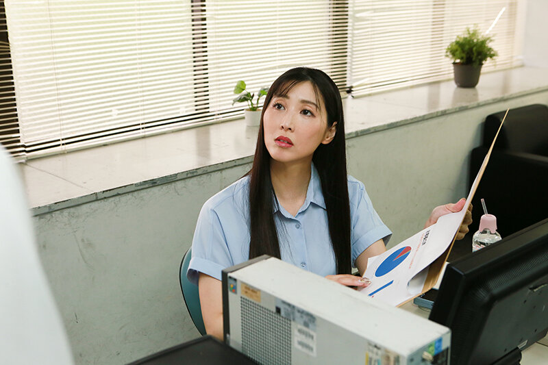 会社の女上司がデリヘルで働いていたので弱みにつけこみ本●（20）～不動産会社の和風エロス美人課長38歳 藤咲紫 サンプル画像 20