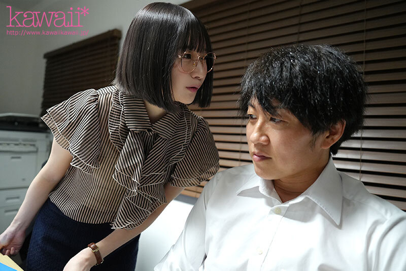 「ゴムなくなっちゃった…生でもいいですよ」終電なくなり後輩女子社員の部屋に… 無防備すぎる部屋着と乳首ポッチに興奮した僕は妻ともしたことない人生初中出し 一晩中モウレツにハメ狂った… 松岡美桜 サンプル画像 2