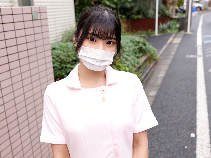 マスク美女感がハンパない歯科衛生士の皆さんww青空の下で童貞君のファーストキッス奪ってくれませんか！？マスクを外して現れる美顔で見つめる超濃密ベロキスで初めてのキッスを奪ってセキララ超発情！仕事も忘れて童貞君をベロベロ接吻とともに生ハメ中出し筆おろしww サンプル画像 2
