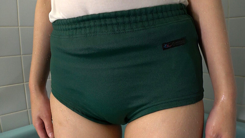 浅風ゆい ムチムチ美尻 神ブルマ 美少女やぽっちゃり娘らにピチピチブルマ＆体操着を着せ、ハミパン、ムレムレワレメを毛穴まで見えるほどの超ドアップ接写！さらに尻コキ、着衣お漏らし放尿やブルマぶっかけ等ブルマ好きに送る完全着衣フェチAV サンプル画像 4