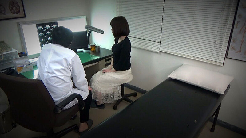 「舐めても良いですか？」電マで気持ち良くなった患者の治療には肉棒を！ サンプル画像 1