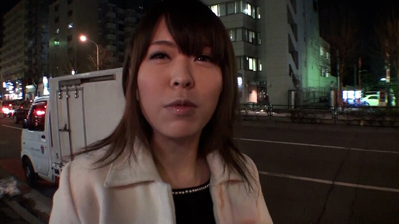 巨乳の美人若妻さん限定のエロインタビュー！旦那さんと半年セックスレスで欲求不満の股間にローター押し当て淫乱開花の3P中出し性交！ サンプル画像 2