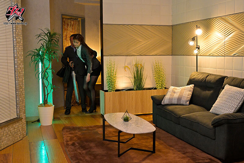 出張先で集中豪雨 嫌いな上司の前でまさか酔い潰れ…突然の相部屋 夜が明けても唾液を濃厚に絡ませ汗だく中出し絶倫性交で貪り合ってました。 天音ミシェル サンプル画像 1