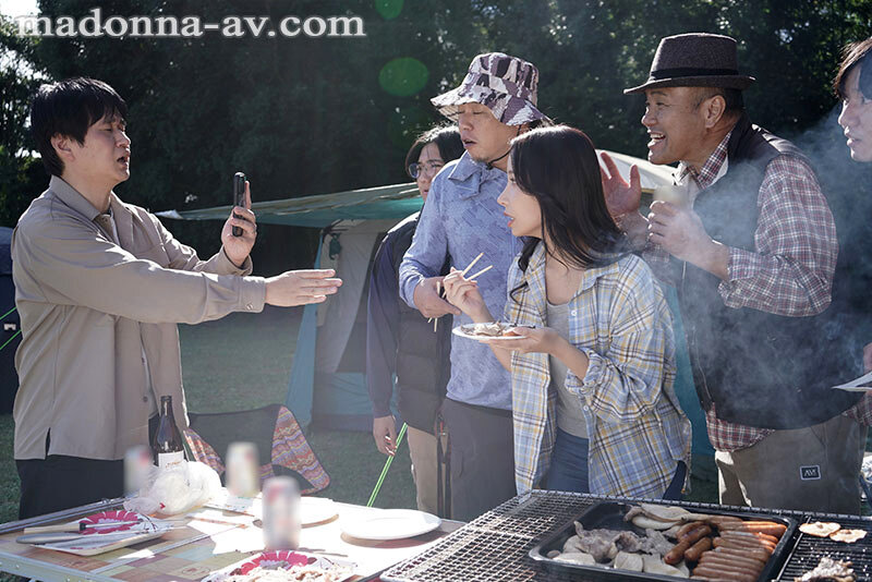 町内キャンプNTR テント内で何度も中出しされた妻の【閲覧注意】寝取られ映像 本多そら サンプル画像 1