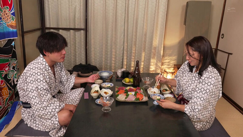 憧れの女上司と よりぬきスーパーベスト8時間2枚組（MGHT-373） サンプル画像 18