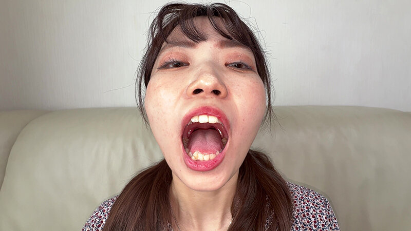 【個人撮影】水月みお 初喉チンコ触り＆舌や八重歯を観察 サンプル画像 2