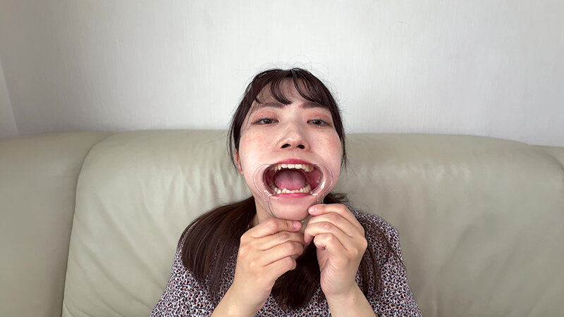【個人撮影】水月みお 初喉チンコ触り＆舌や八重歯を観察 サンプル画像 14
