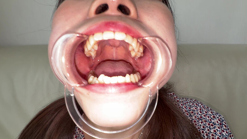 【個人撮影】水月みお 初喉チンコ触り＆舌や八重歯を観察 サンプル画像 15