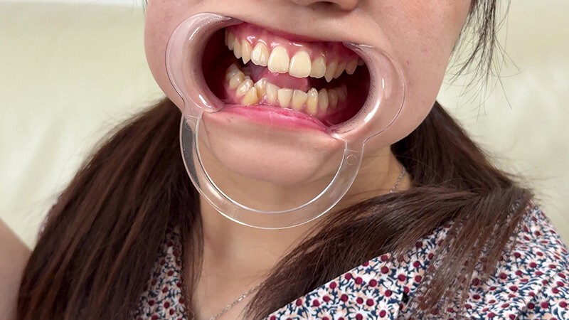 【個人撮影】水月みお 初喉チンコ触り＆舌や八重歯を観察 サンプル画像 18