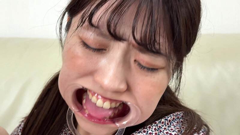 【個人撮影】水月みお 初喉チンコ触り＆舌や八重歯を観察 サンプル画像 20