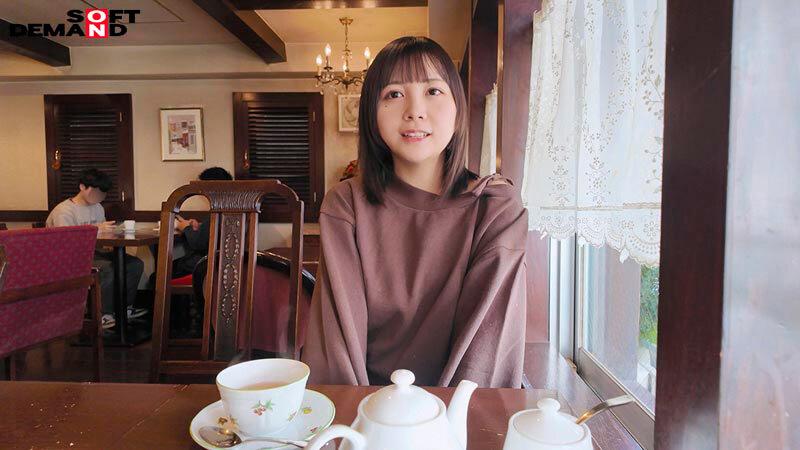 【父親公認 実家で初撮り】元テレビマンの父と二人三脚AV出演 おじ好き オナニー週5 イラマも応じるピュアっ娘 竹内咲奈 18歳 サンプル画像 2