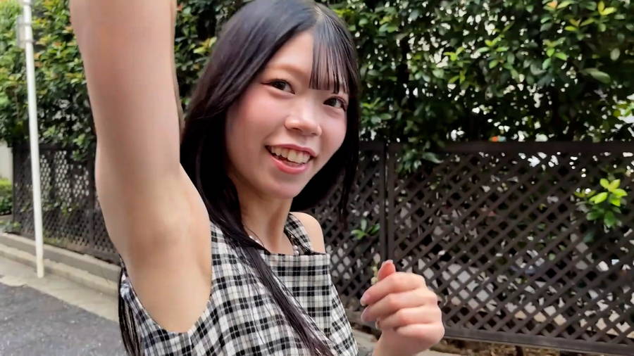 【HD】M男が街中で女性に声をかけてワキを舐めさせて貰う 交渉上手な黒髪ギャル かなちゃん サンプル画像 8