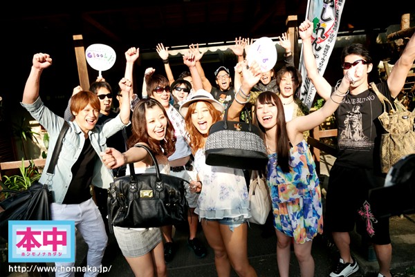 日本で一番チャラい黒ギャルが某有名私立大学ヤリサーに入部！～新入生の歓迎合宿で起きた中出し乱交の実態～ 桜ちなみ サンプル画像 1