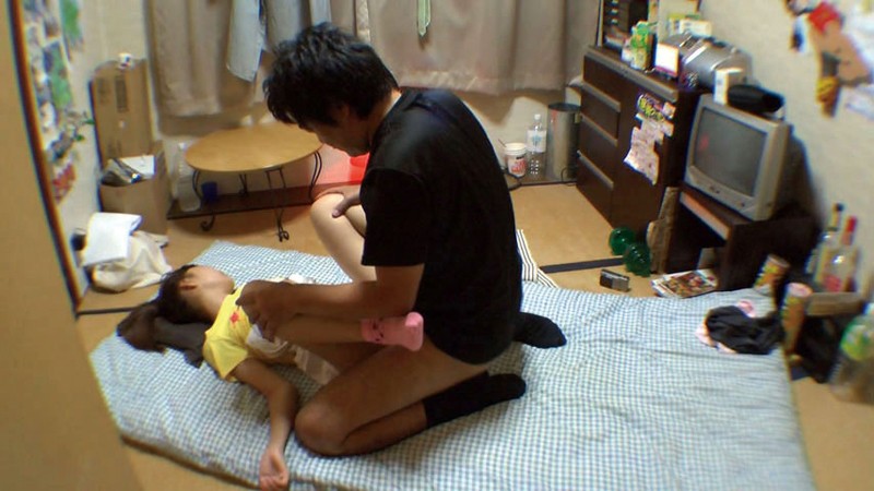 ネットで話題！某有名○○塾講師が未○年の女生徒ばかりを狙い媚薬を●ませては昏●気絶させ性的いたずらしたレ●プ映像の一部始終を無断で撮影した投稿映像が完全流出！ サンプル画像 4