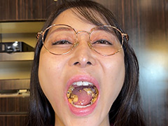 巨乳美女の唾液グチャグチャ咀嚼シーン！